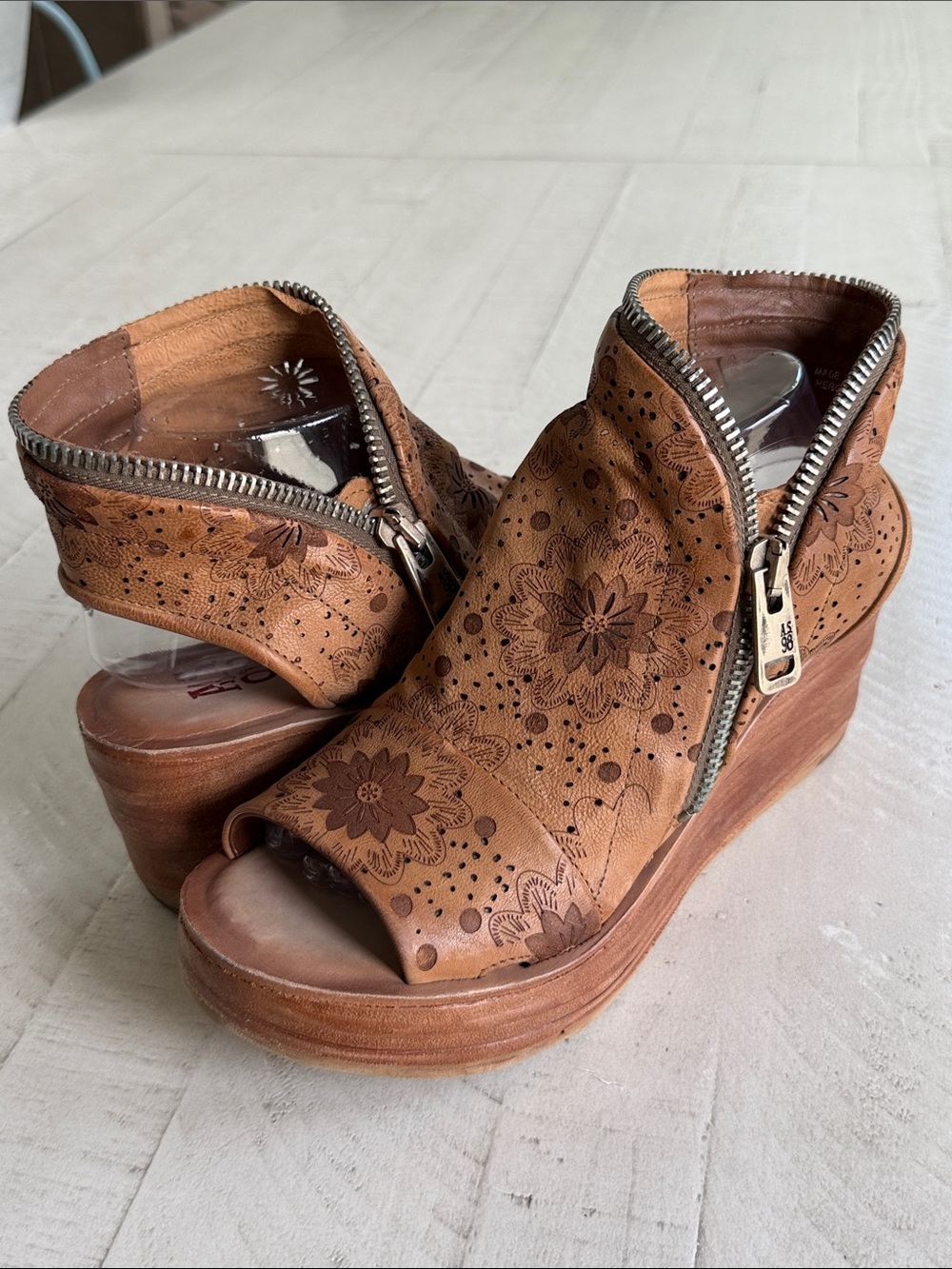 A.S.98 Naylor Wedge Floral Leather Sandal size 41 10.5 Tan Brown